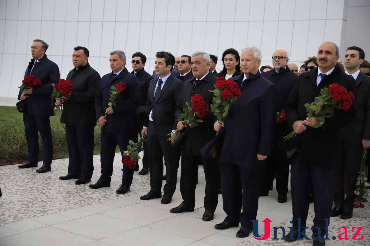 Dövlət rəsmiləri Zəfər parkını ziyarət edir - FOTOLAR (VİDEO)